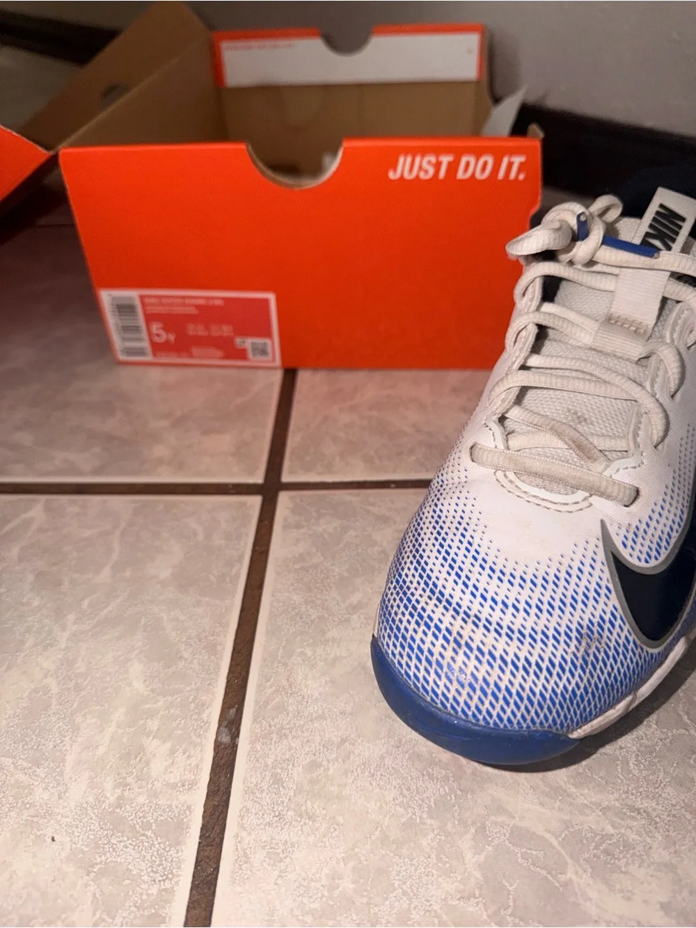 Nike kids Vapor Edge Shark football cleats Size 5